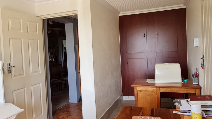 4 Bedroom Property for Sale in Boggomsbaai Western Cape